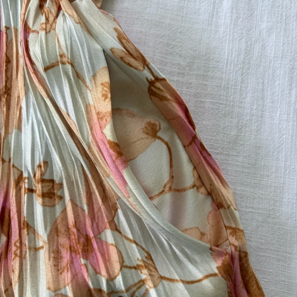 Vince Satin Pleated Floral Cap Sleeve Dress - Picture 6 of 7